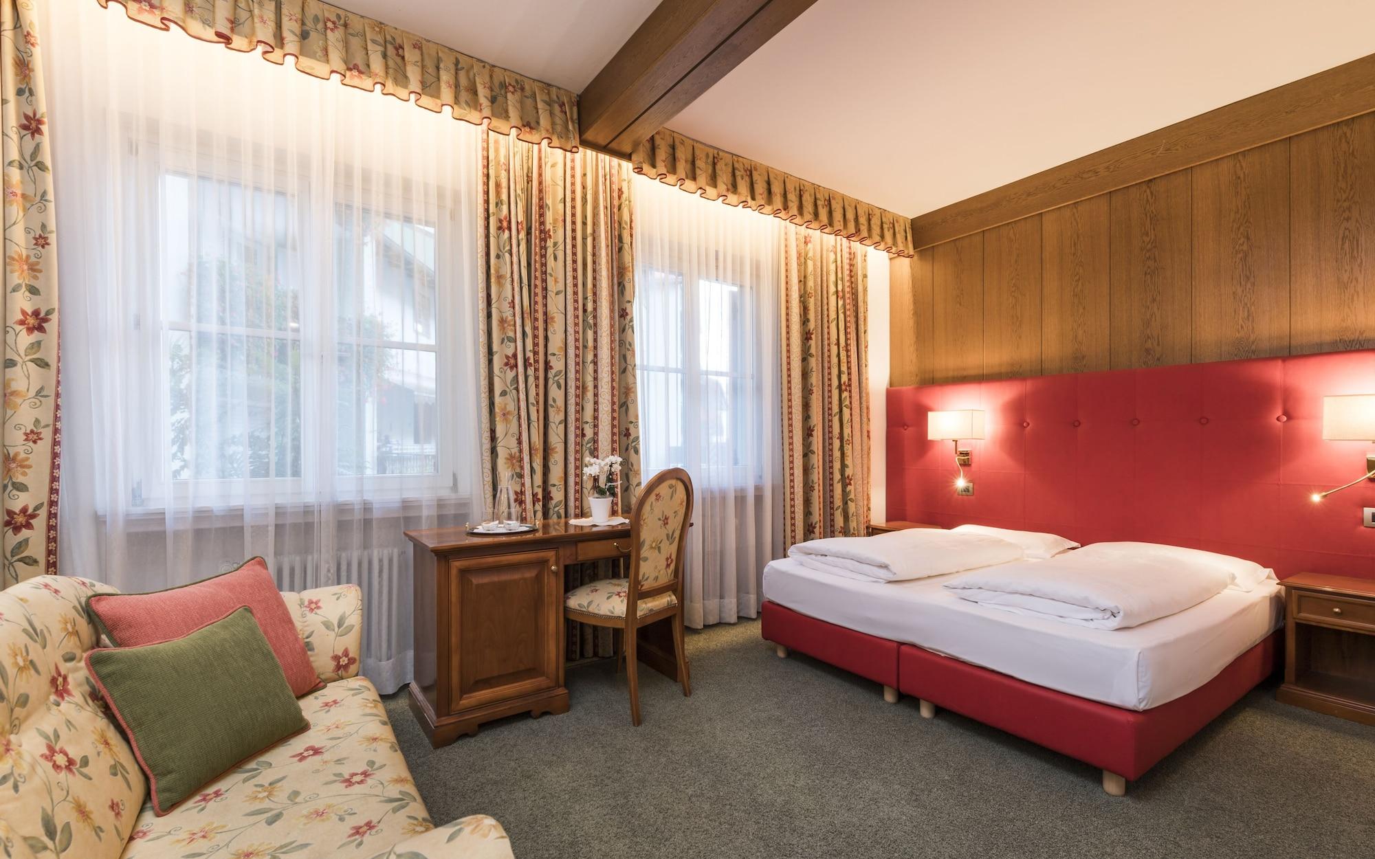 Hotel Gruener Baum Μπρεσανόνε Εξωτερικό φωτογραφία