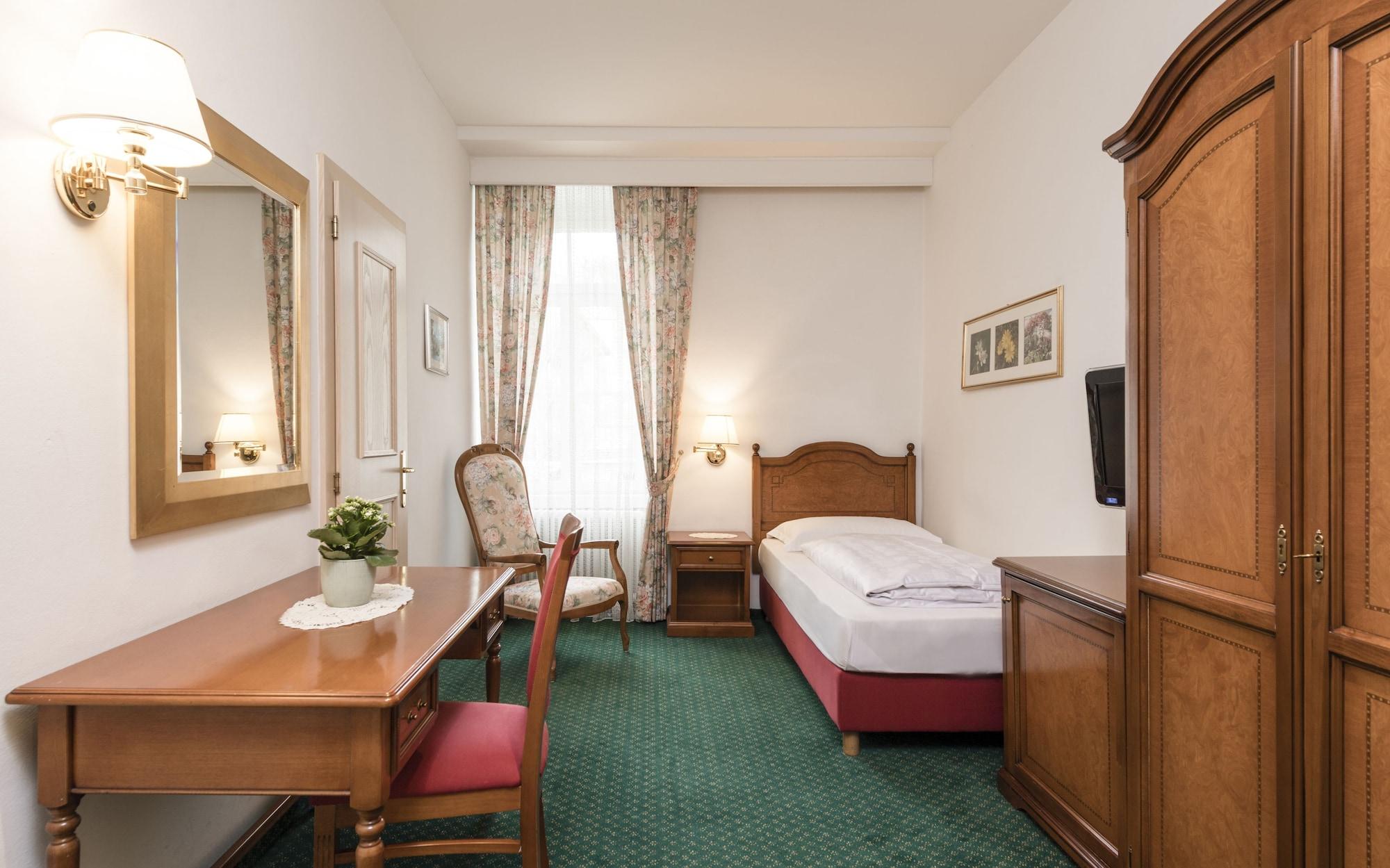 Hotel Gruener Baum Μπρεσανόνε Εξωτερικό φωτογραφία