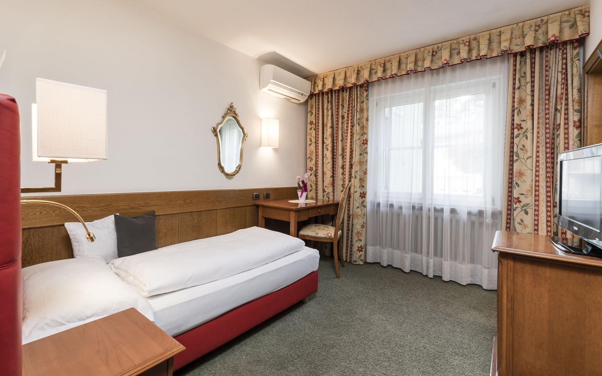 Hotel Gruener Baum Μπρεσανόνε Εξωτερικό φωτογραφία