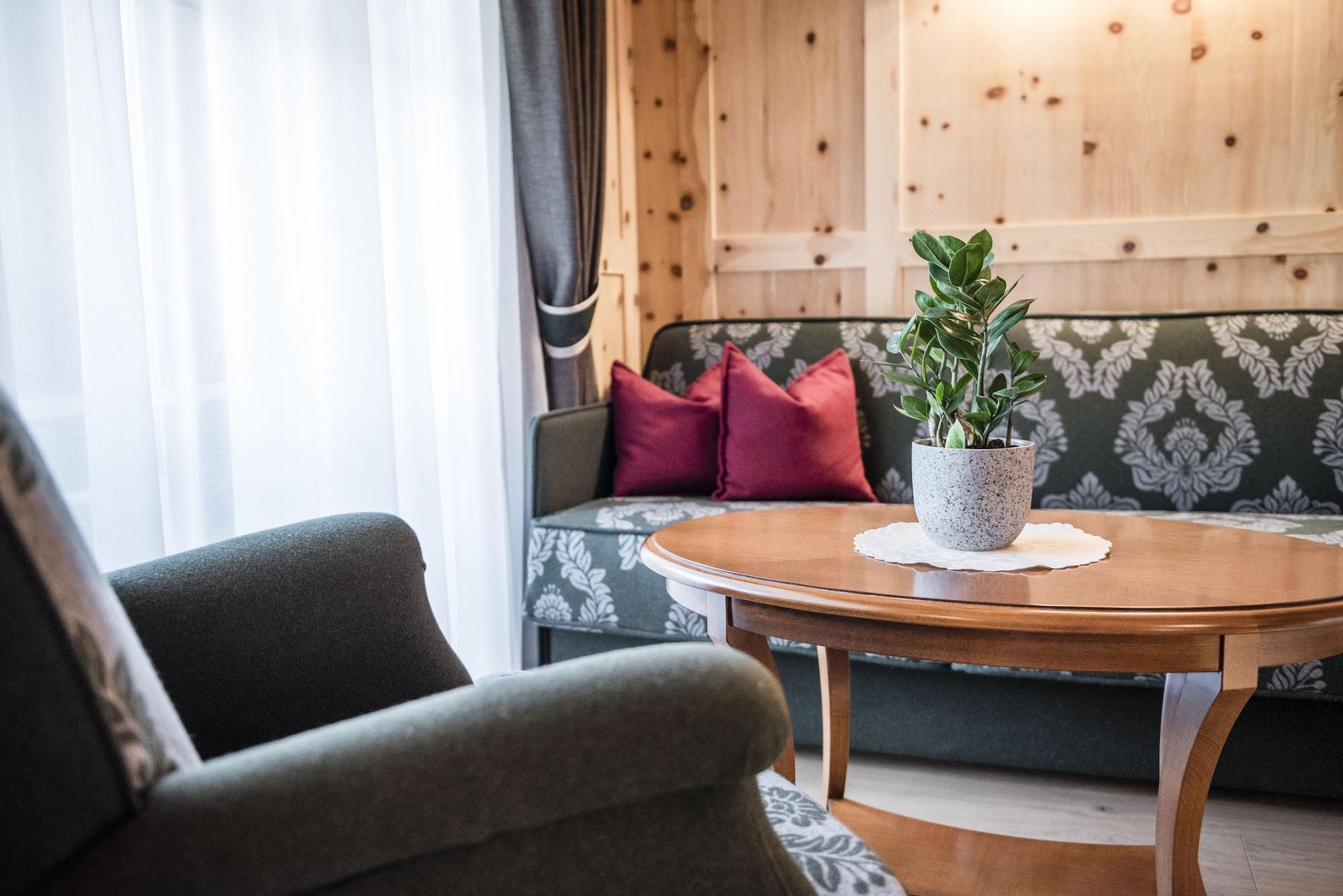 Hotel Gruener Baum Μπρεσανόνε Εξωτερικό φωτογραφία
