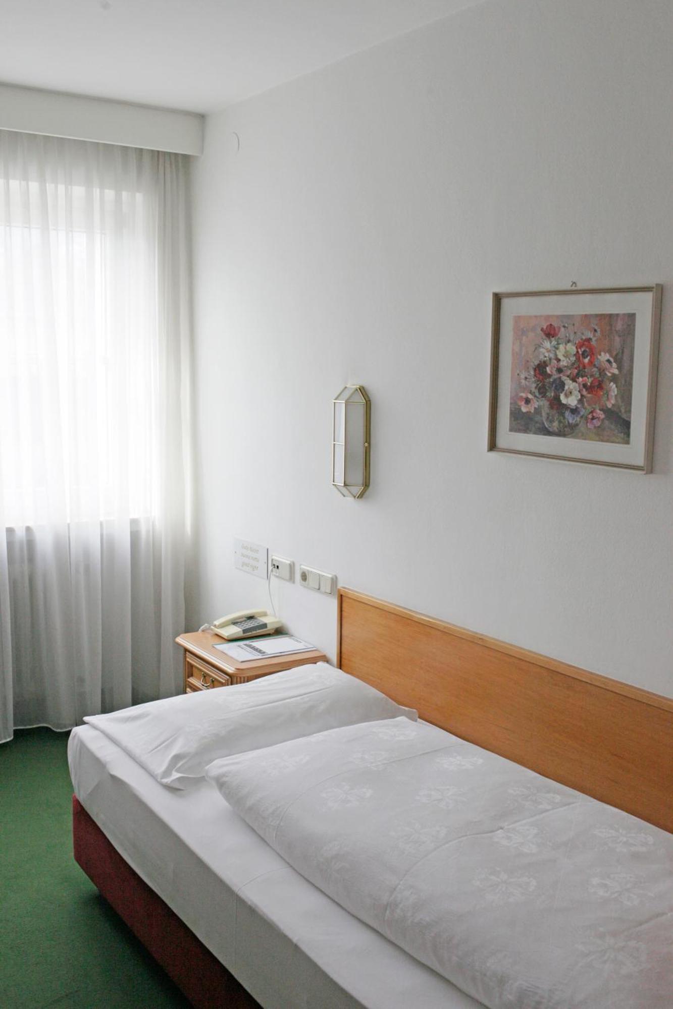 Hotel Gruener Baum Μπρεσανόνε Δωμάτιο φωτογραφία