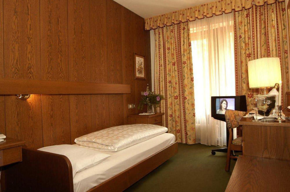 Hotel Gruener Baum Μπρεσανόνε Εξωτερικό φωτογραφία